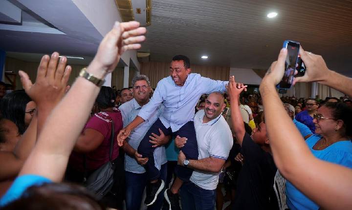 Joel e Ciro são recebidos por multidão em reunião na zona Norte de Teresina