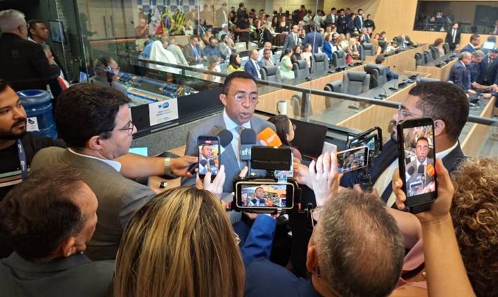 Joel Rodrigues comenta a exoneração de aliados pelo prefeito de Floriano