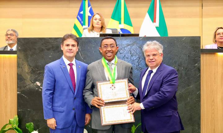 Joel Rodrigues recebe homenagem durante sessão solene na Assembleia Legislativa