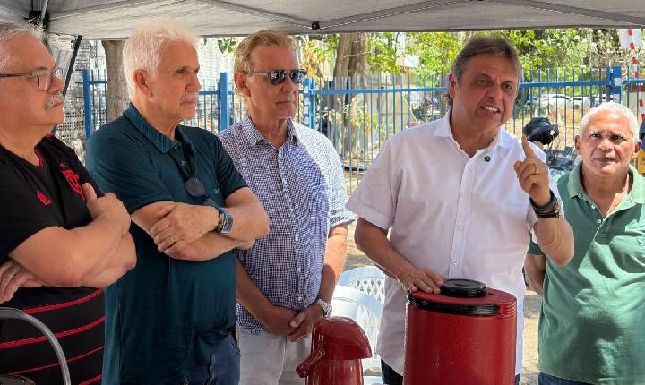 Júlio Arcoverde se reúne com demitidos da Agespisa e denuncia descaso do governo