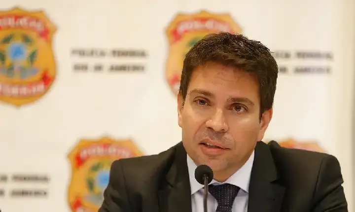 Líder do PT questiona o Supremo e a Câmara sobre a fuga de Ramagem para os Estados Unidos