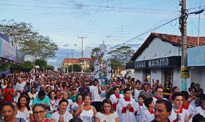 Limma prestigia festejo de Nossa Senhora das Graças em Castelo do Piauí