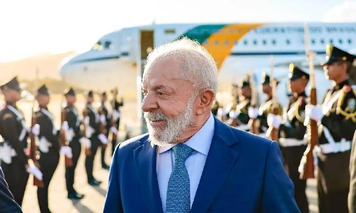 Lula recebe alta após cirurgia de catarata no olho esquerdo