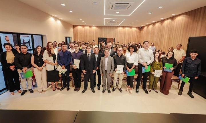 Mais 12 servidores efetivos tomam posse na Assembleia Legislativa