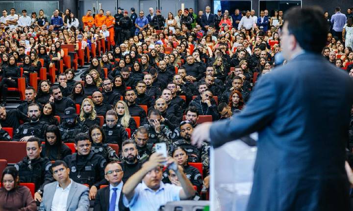 Mensagem que altera as leis da Organização da PMPI e dos Bombeiros lida na Alepi