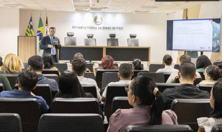 Ministério Público recebe estudantes do curso de Direito do Uninovafapi