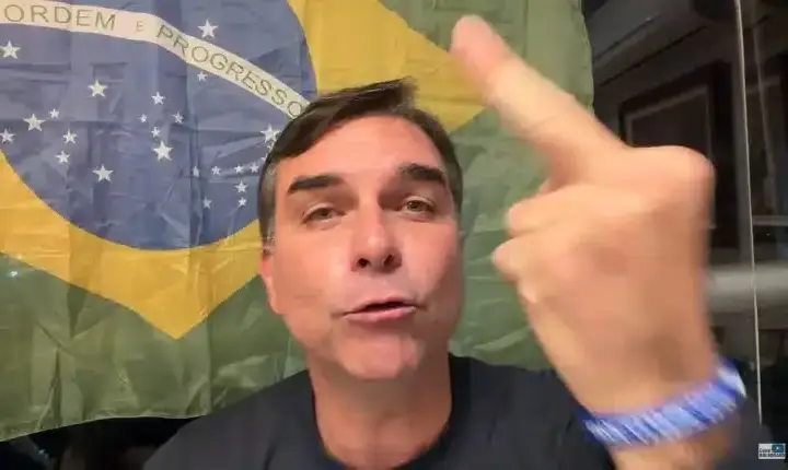 Moraes pede manifestação da PGR após Flávio não aparecer para depor