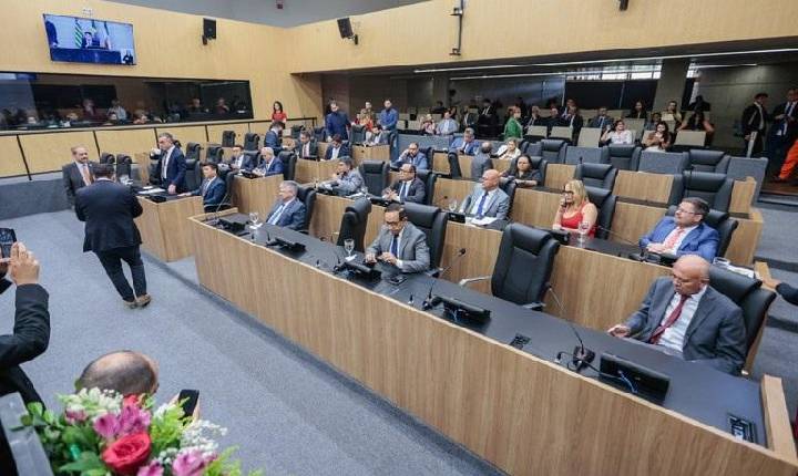 Número de partidos na Alepi caiu de 14 para 4 nos últimos quatro anos