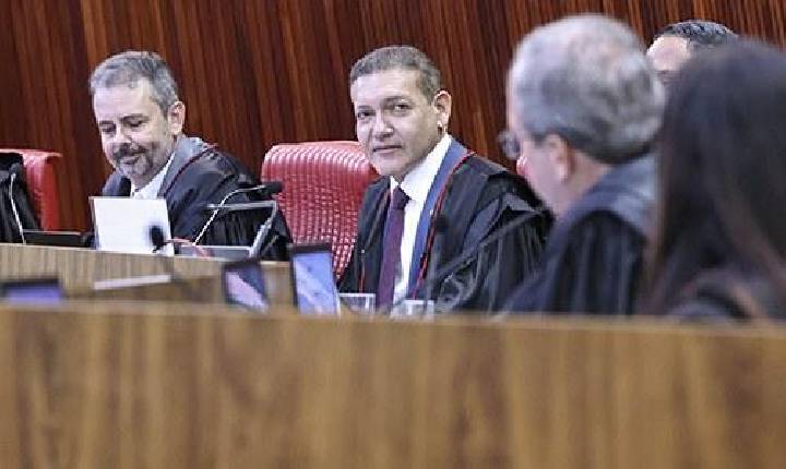 Nunes Marques destaca legado da urna eletrônica na primeira sessão após a posse
