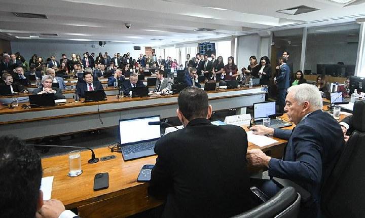 O fim da escala de trabalho 6x1 é o primeiro item da pauta da CCJ do Senado