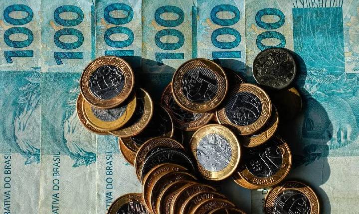 Orçamento de 2027 prevê salário mínimo de R$ 1.741