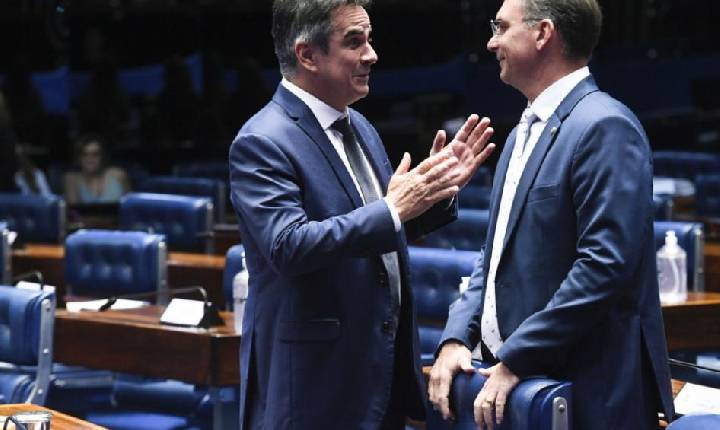 Palanque de Flávio Bolsonaro pode perder PP e União Brasil
