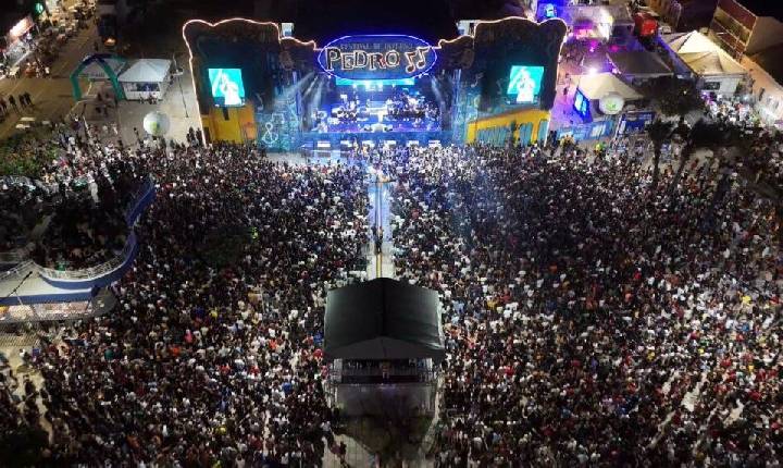 Pedro II vive noite histórica na abertura dos 20 anos do Festival de Inverno