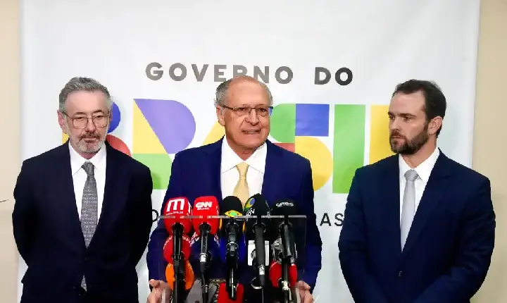 Pix é patrimônio nacional e não entra em negociação com EUA, avisa Alckmin