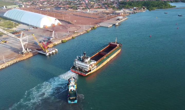 Porto Piauí inicia operações com exportação de minério de ferro para a China