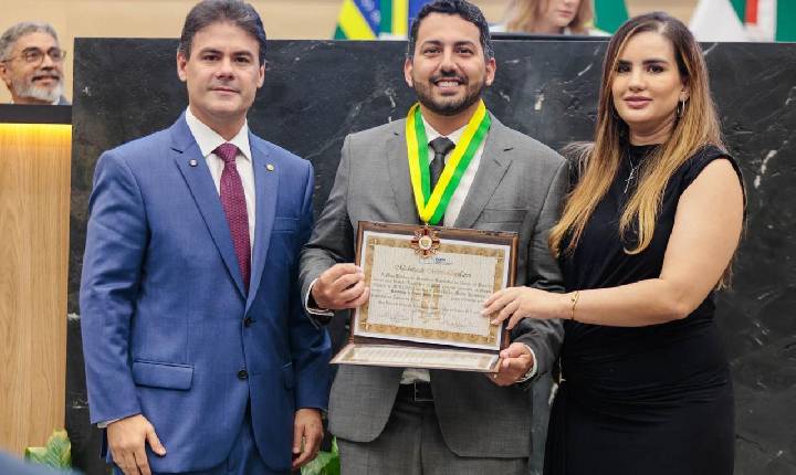 Pré-candidato a deputado estadual recebe Medalha do Mérito Legislativo