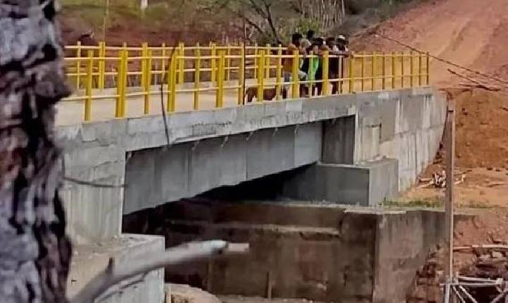 Prefeito de Amarante celebra construção de ponte que interliga os povoados Gameleira e Remanso