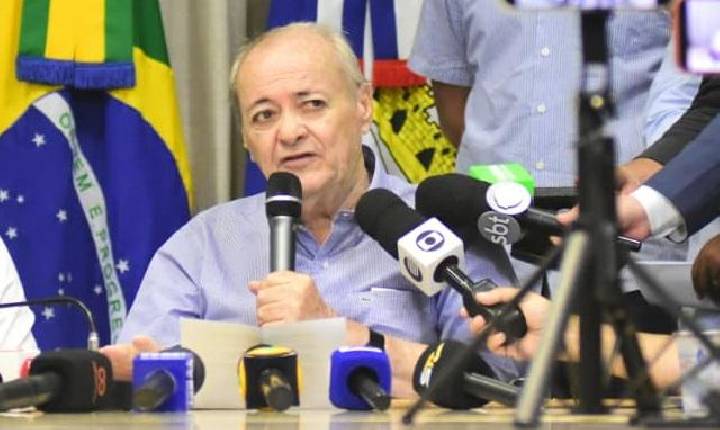 Prefeito sanciona Lei que proíbe discriminação no uso de elevadores em Teresina