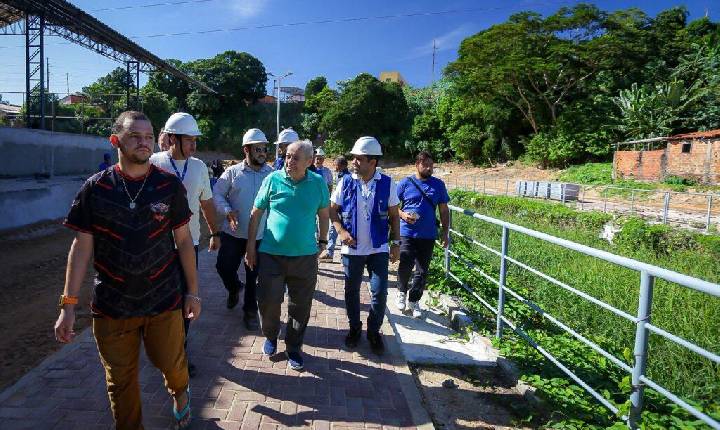 Prefeito Silvio Mendes realiza vistoria técnica em obras em bairros de Teresina