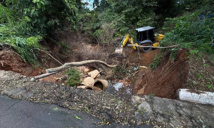 Prefeitura inicia recuperação da tubulação levada pela enxurrada na Av. Maranhão em Teresina