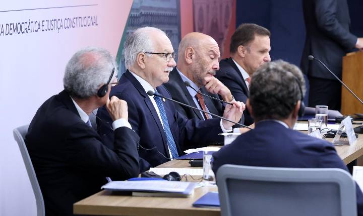 Presidente do STF, Edson Fachin, se manifesta após citações de ministros em investigação da PF