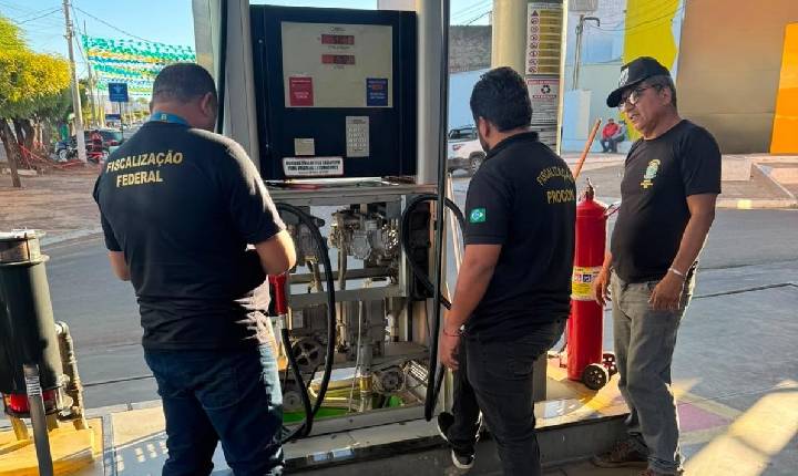 Procon e Imepi autuam 12 postos de combustíveis no Sul do Piauí