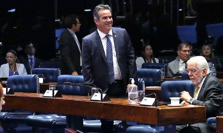 Projeto de Ciro que criminaliza incentivo à violência em escolas e locais públicos