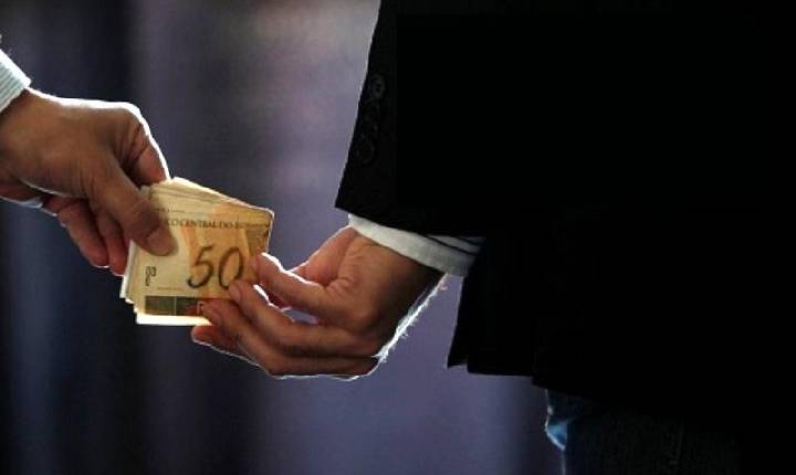 Projeto de lei cria regras para fiscalizar pessoas expostas politicamente