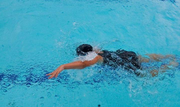 Projeto de lei torna obrigatórios dispositivos de segurança em piscinas