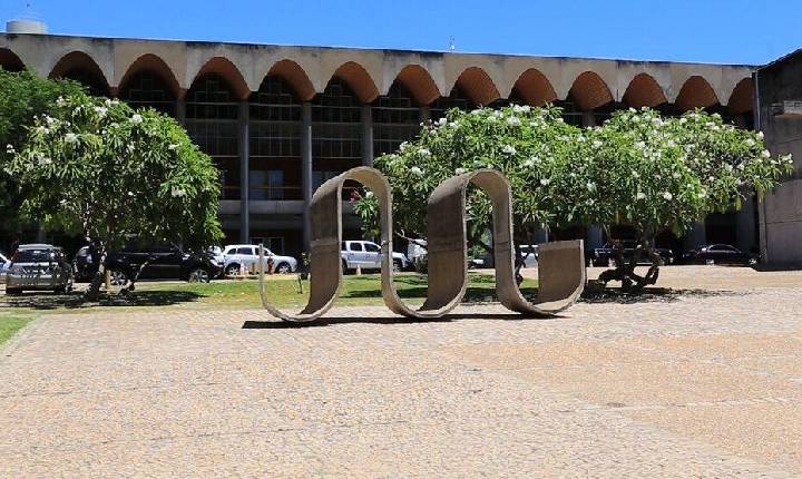Projetos do Executivo criam novos cargos e promovem mudanças na Lei da PMPI