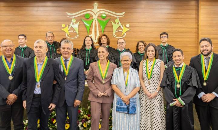 Promotora de Justiça do MPPI recebe Medalha do Mérito Defensorial