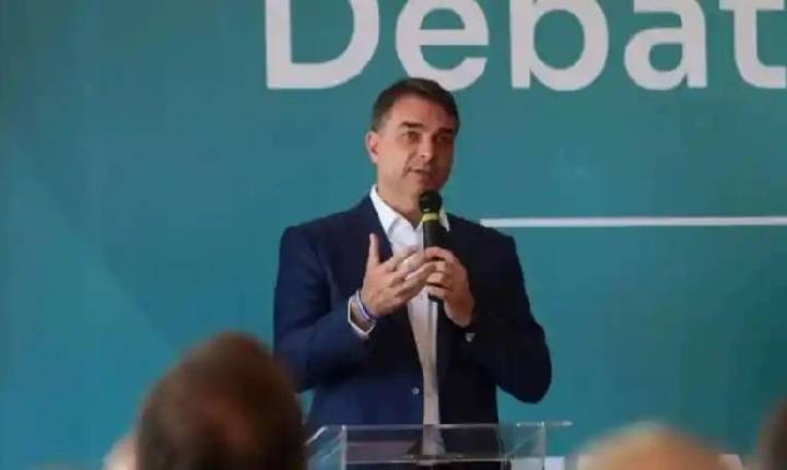 PT aciona TSE após ataque de Flávio Bolsonaro contra urna eletrônica