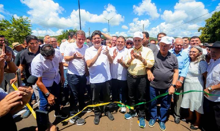 Rafael entrega asfalto e anuncia mais de R$ 15 milhões em São José do Piauí