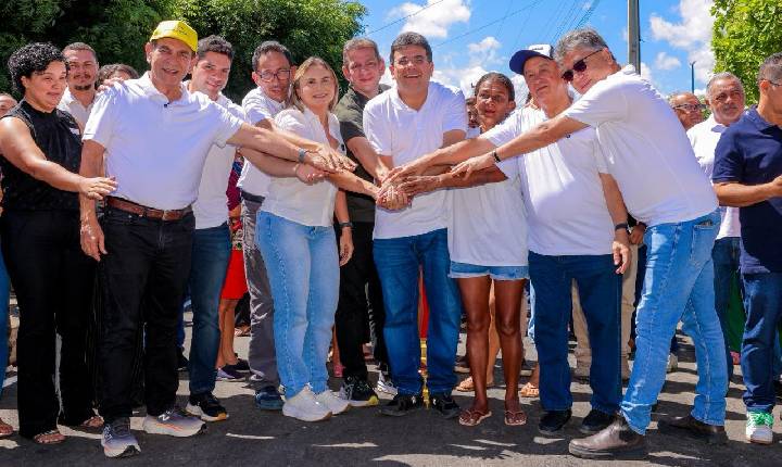Rafael entrega ruas asfaltadas, praça e brinquedopraça em Lagoinha do Piauí
