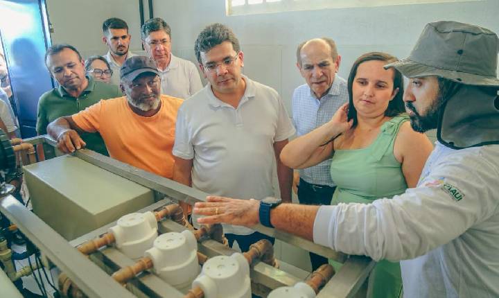 Rafael entrega sistema de dessalinização de água e reforma de escola em Acauã