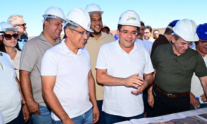 Rafael Fonteles anuncia calçamento de 22 ruas em João Costa durante visita