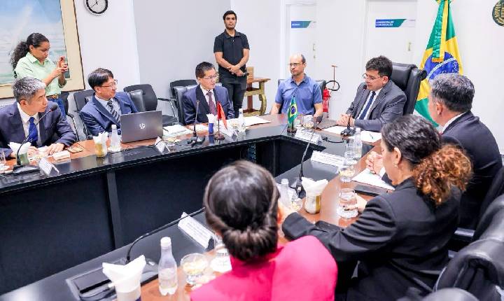 Rafael Fonteles recebe comitiva chinesa que articula aulas de mandarim no Piauí