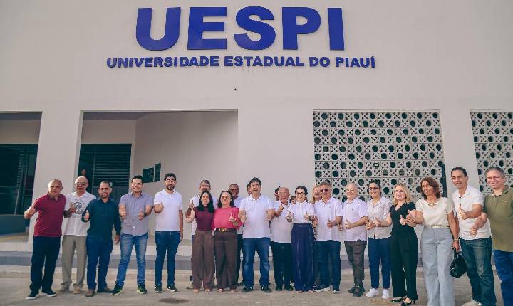 Rafael Fonteles visita obras no campus da Uespi em Floriano
