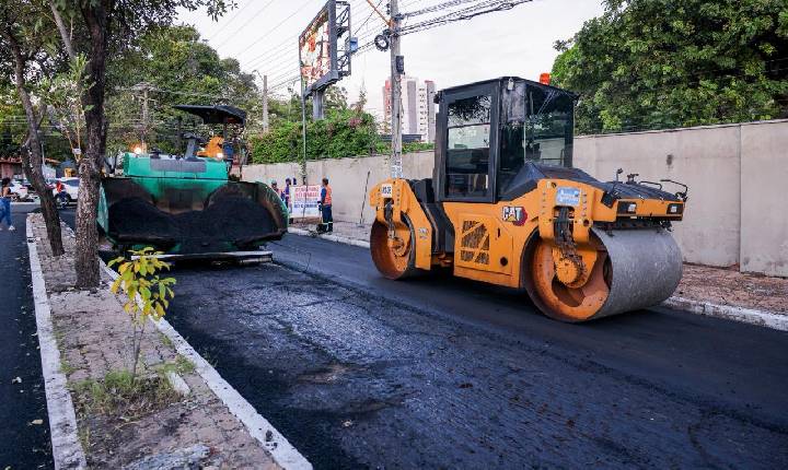 Rafael Fonteles vistoria novo asfalto na zona leste de Teresina