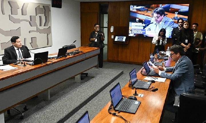 Senado analisa projeto que dificulta liberdade provisória para presos em flagrante
