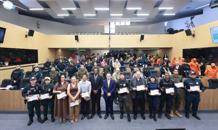 Sessão solene na Alepi homenageia Programa Universal nas Forças Policiais