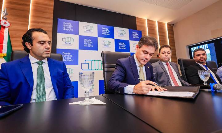 Severo Eulálio assina progressão funcional de 29 servidores efetivos