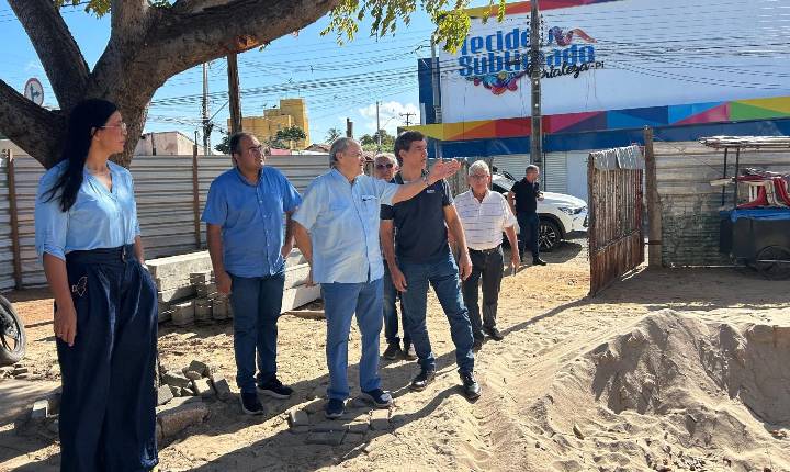 Silvio Mendes promete entregar em dezembro as obras na Praça do Fripisa