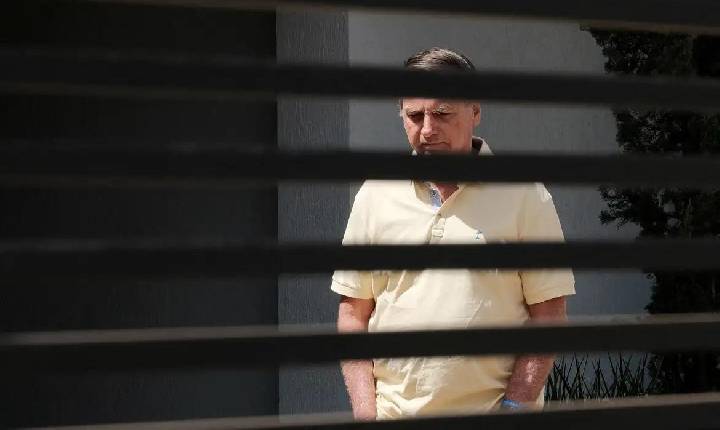 Trama golpista: defesa de Jair Bolsonaro desiste da suspensão da pena