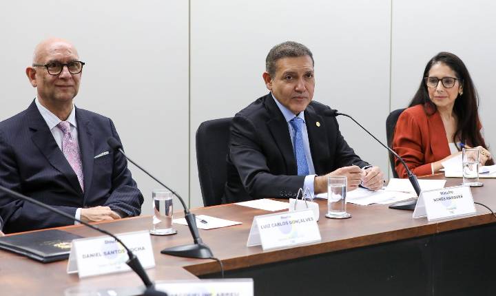 TSE amplia cooperação com plataformas digitais para combater desinformação