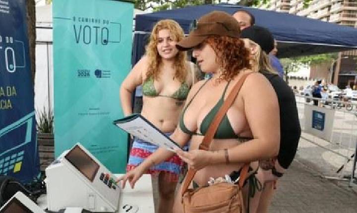 TSE leva urna eletrônica a Copacabana e mostra ao eleitor como votar é simples