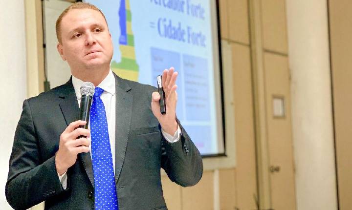 Venâncio Cardoso ministra oficina sobre a Prática Legislativa na Escola de Gestão do TCE-PI