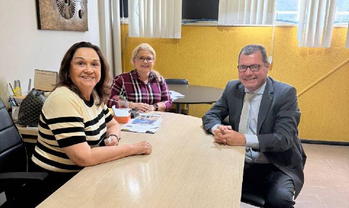 Vereador se reúne com secretária Eliane Nogueira para tratar de ações sociais do Instituto PREÇA