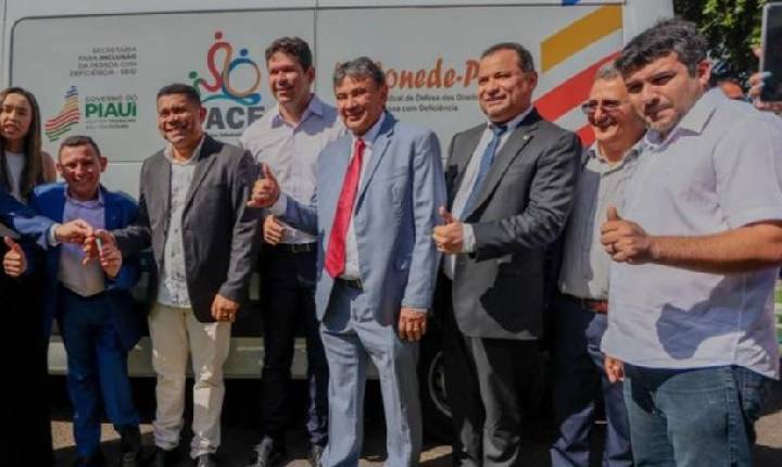 Wellington Dias entrega 70 veículos do MobSUAS para municípios do Piauí