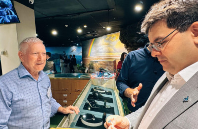Governador Rafael Fonteles conhece opala australiana e visita museu em Sydney